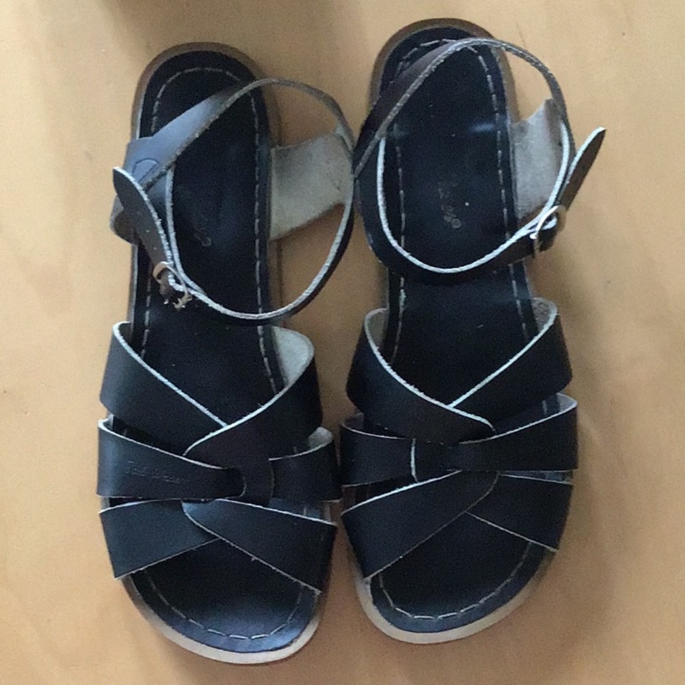 Salt water sandals size 9 corresponding to US10